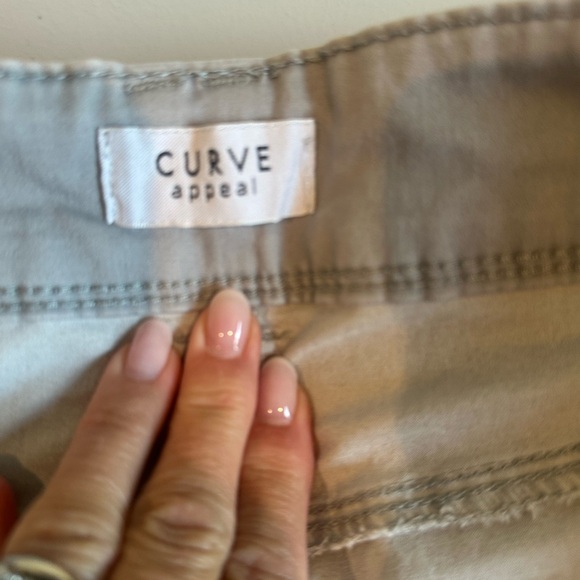 Curve Appeal Light Gray Women's Shorts size 14 EUC - Picture 3 of 7